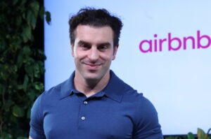 Τσέσκι (CEO Airbnb): “Η τεχνητή νοημοσύνη είναι ό,τι καλύτερο έχει συμβεί στην εταιρεία”