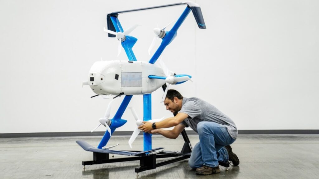 Amazon: Aπογειώνει τις παραδόσεις δεμάτων με drones – Υπηρεσία Prime Air σε 500 πόλεις