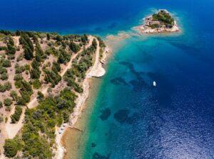 Αργυρόνησος: Πωλείται το ιδιωτικό νησί μετά από 60 χρόνια για 35 εκατ. ευρώ