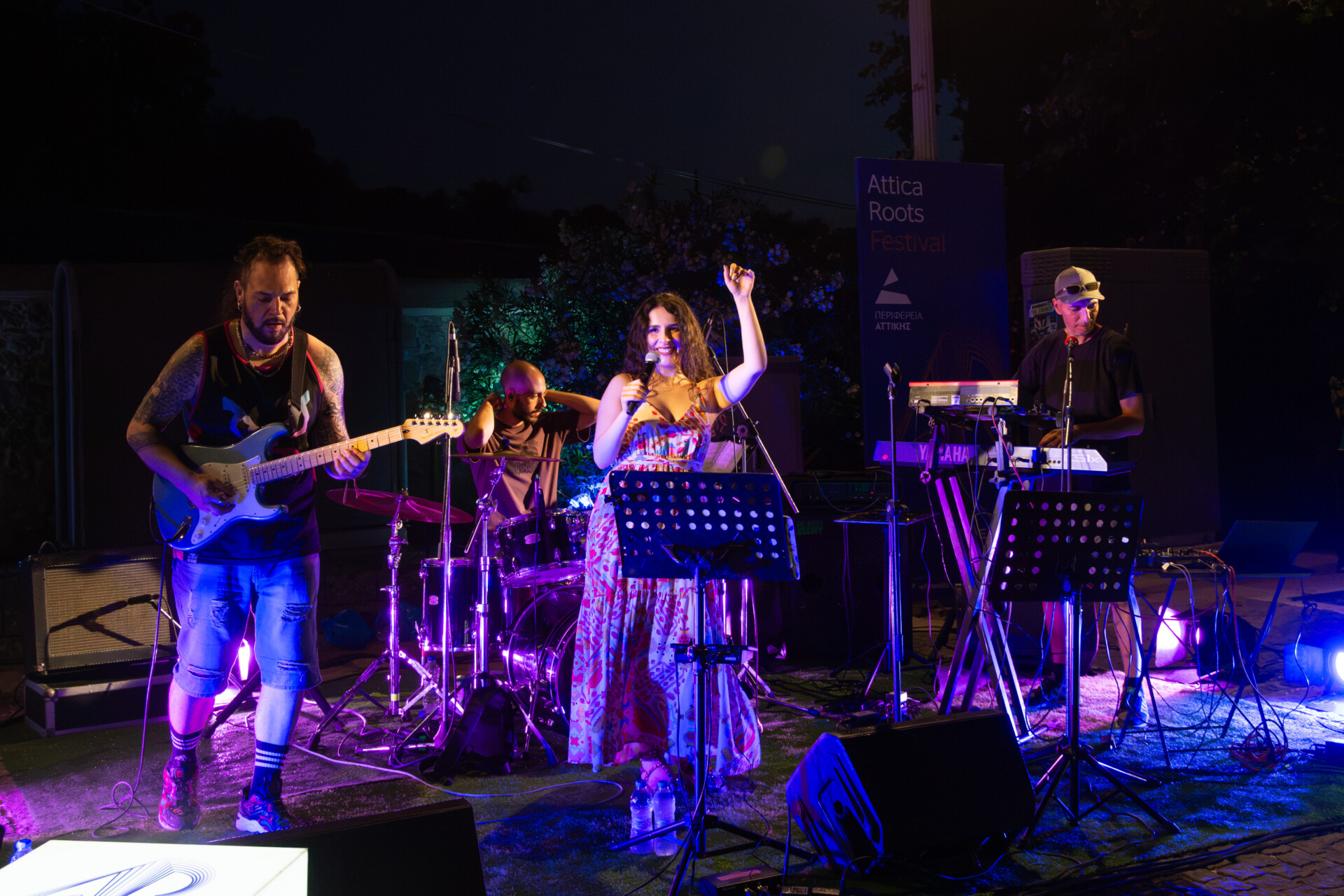 Oι Barikada κάτω από την Ακρόπολη © Roots Festival