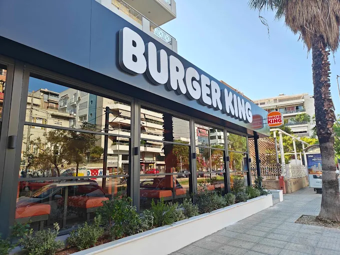 Burger King: Eπιστροφή με νέα στρατηγική – Πώς η αλυσίδα κερδίζει ξανά πελάτες και επεκτείνεται στην Ελλάδα