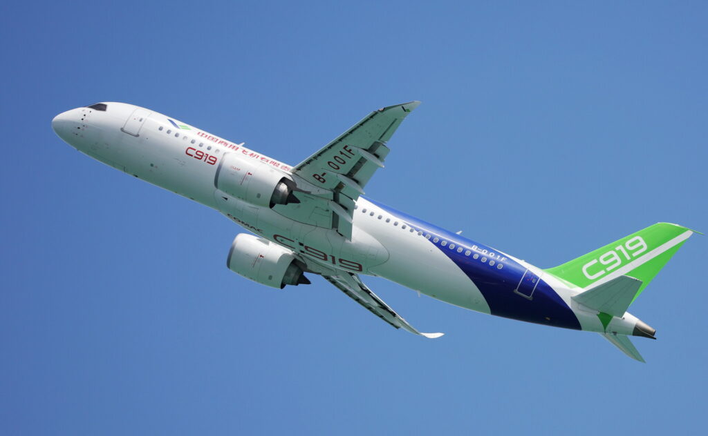 Πρώτη διεθνής πτήση για το C919 – Μπορεί η Κίνα να αμφισβητήσει την κυριαρχία της Boeing και της Airbus;