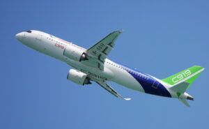 Πρώτη διεθνής πτήση για το C919 – Αμφισβητεί η Κίνα την κυριαρχία των Boeing και Airbus;
