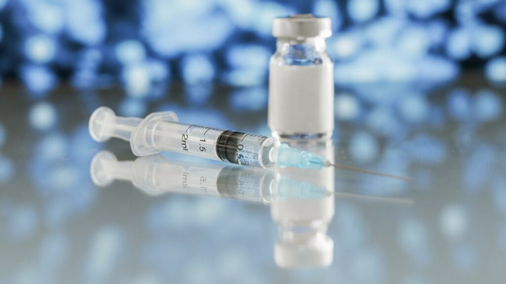 FDA: Πράσινο φως στο πρώτο εμβόλιο mRNA κατά της γρίπης