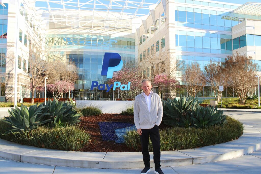 PayPal: Βουτιά άνω του 15% μετά το ναυάγιο της εξαγοράς από Advent – Stripe