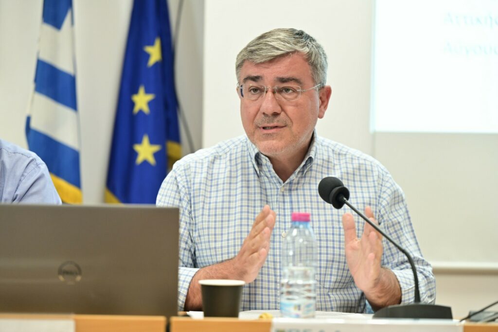 Μ. Γραφάκος: “Πληρώνω όσο πετάω” – Το επόμενο μεγάλο στοίχημα στη διαχείριση απορριμμάτων