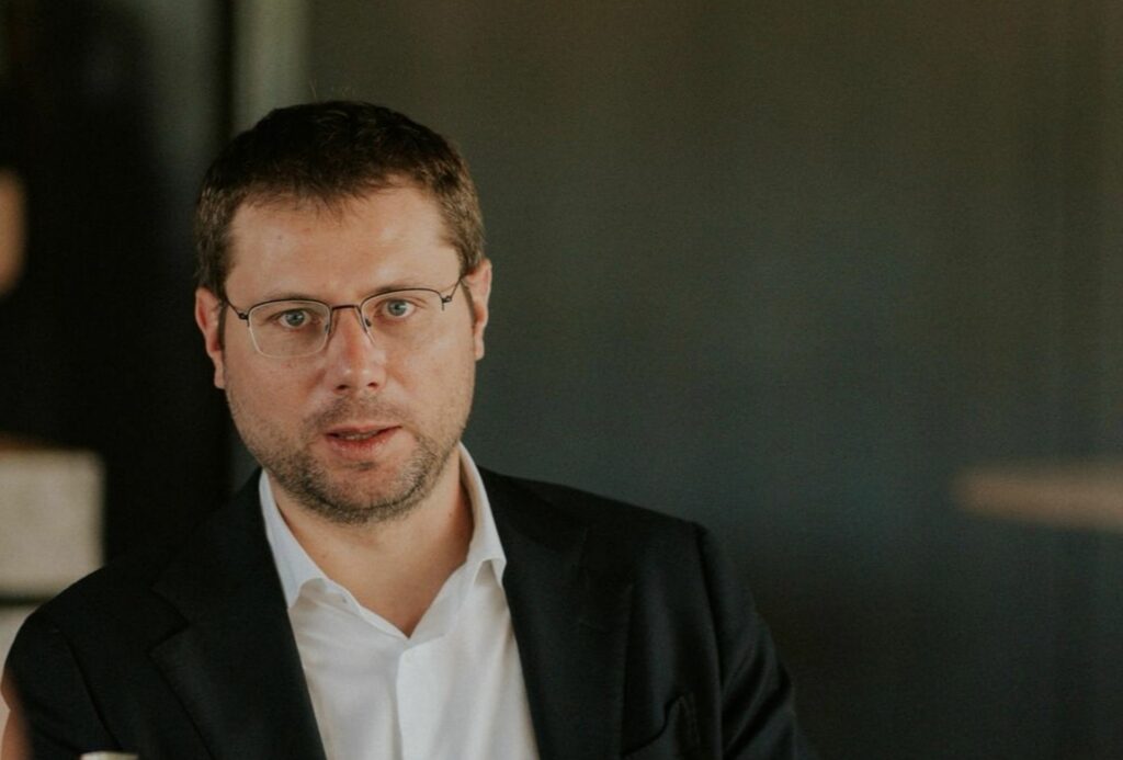 Οι Έλληνες πίσω από τα mega deals του πρώτου εξαμήνου 2026