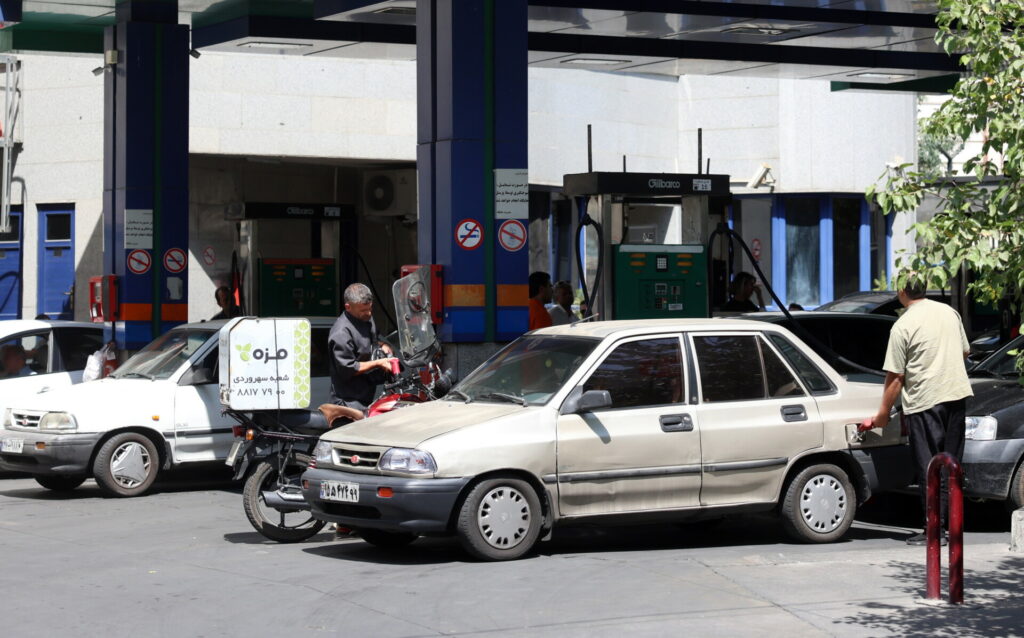 Ιράν: Ουρές έξω από τα βενζινάδικα στην Τεχεράνη μετά την ανακοίνωση των αμερικανικών κυρώσεων