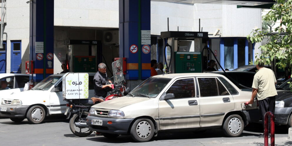 Ιράν: Ουρές έξω από τα βενζινάδικα στην Τεχεράνη μετά την ανακοίνωση των αμερικανικών κυρώσεων