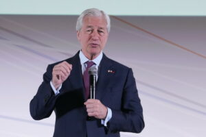Τζέιμι Ντάιμον (JPMorgan): Υπάρχει κίνδυνος για τις αγορές από την υπερβολική μόχλευση