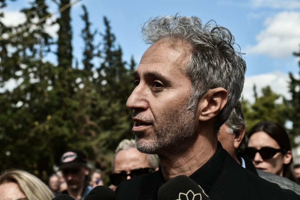 Πέθανε ο τραγουδιστής Δημήτρης Κόκοτας
