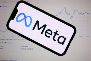 Από τον καπνό στα social media: η δίκη της Meta παραπέμπει στις μεγάλες καπνοβιομηχανίες
