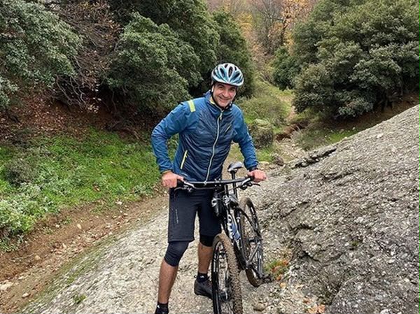 Στο νοσοκομείο Χανίων ο Κυριάκος Μητσοτάκης μετά από ατύχημα με ποδήλατο
