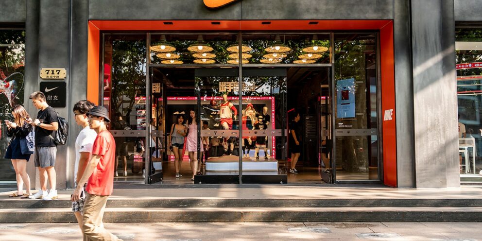 Η Κίνα γυρίζει την πλάτη στα αμερικανικά brands: Nike, Starbucks και GM χάνουν έδαφος