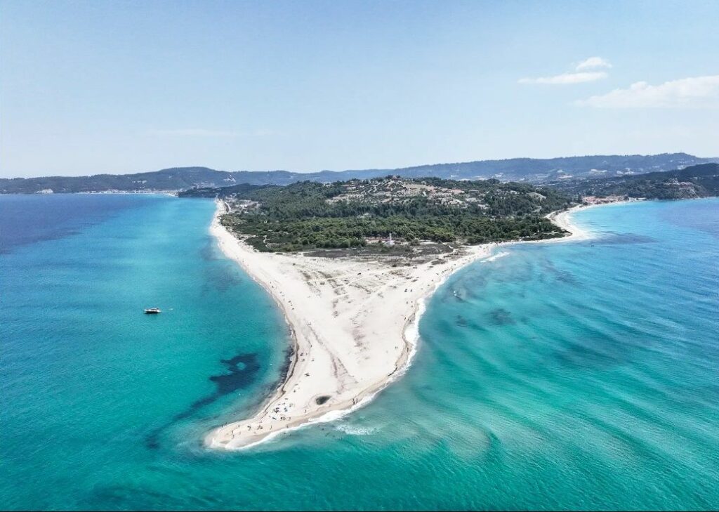 Στους κρυφούς παραδείσους της Ευρώπης μία παραλία της Χαλκιδικής