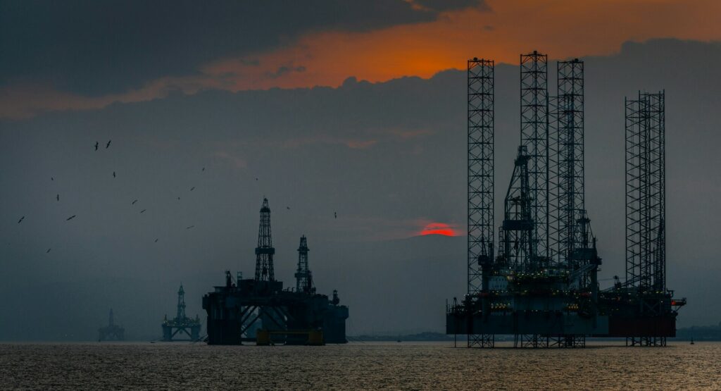 Πετρέλαιο: Κάτω από τα 80 δολάρια το Brent μετά τη συμφωνία Ιράν – Ομάν
