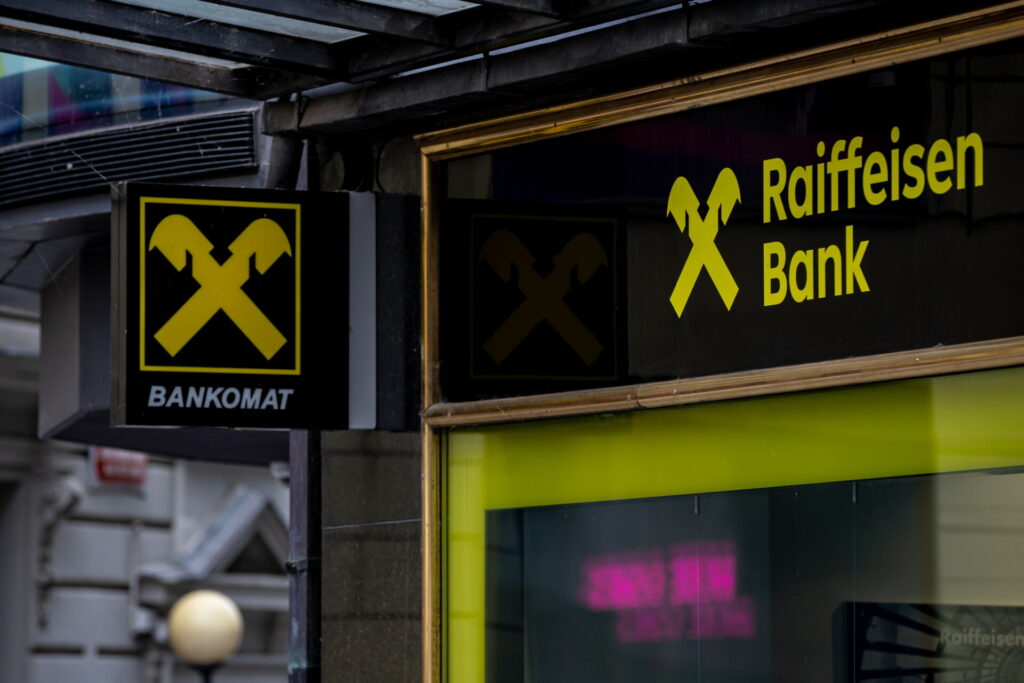 Bloomberg: Η Raiffeisen Bank και η ZKB χρηματοδοτούν τη Radiant World