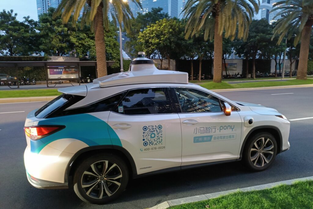 Η Uber και ο κινεζικός κολοσσός Pony.ai φέρνουν 2.000 ρομποταξί στην Ευρώπη