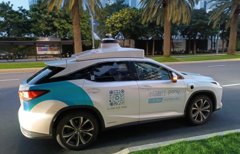 Η Uber και ο κινεζικός κολοσσός Pony.ai φέρνουν 2.000 ρομποταξί στην Ευρώπη
