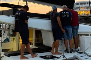 ΑΑΔΕ: Φοροδιαφεύγει 1 στα 2 τουριστικά σκάφη της Σαντορίνης