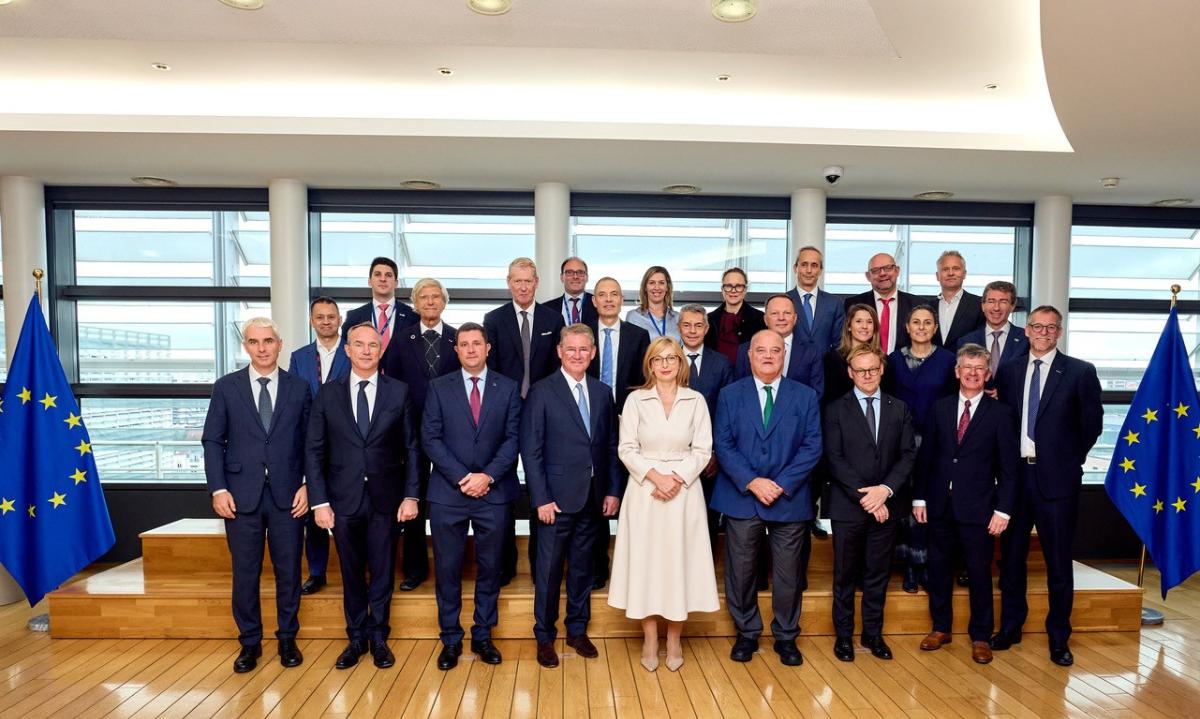 Η Επίτροπος για τις Νεοφυείς Επιχειρήσεις, την Έρευνα και την Καινοτομία με δυνητικούς επενδυτές του Scaleup Europe Fund Frédéric © Garrido-Ramirez / Ευρωπαϊκή Ένωση