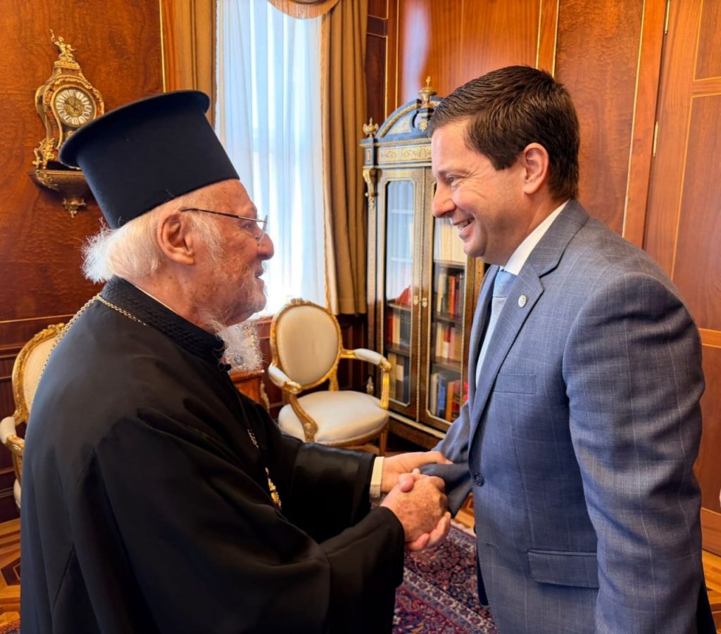 Ο πρύτανης του ΕΚΠΑ, Γεράσιμος Σιάσος, με τον Οικουμενικό Πατριάρχη Βαρθολομαίο στο Φανάρι, ©https://hub.uoa.gr/