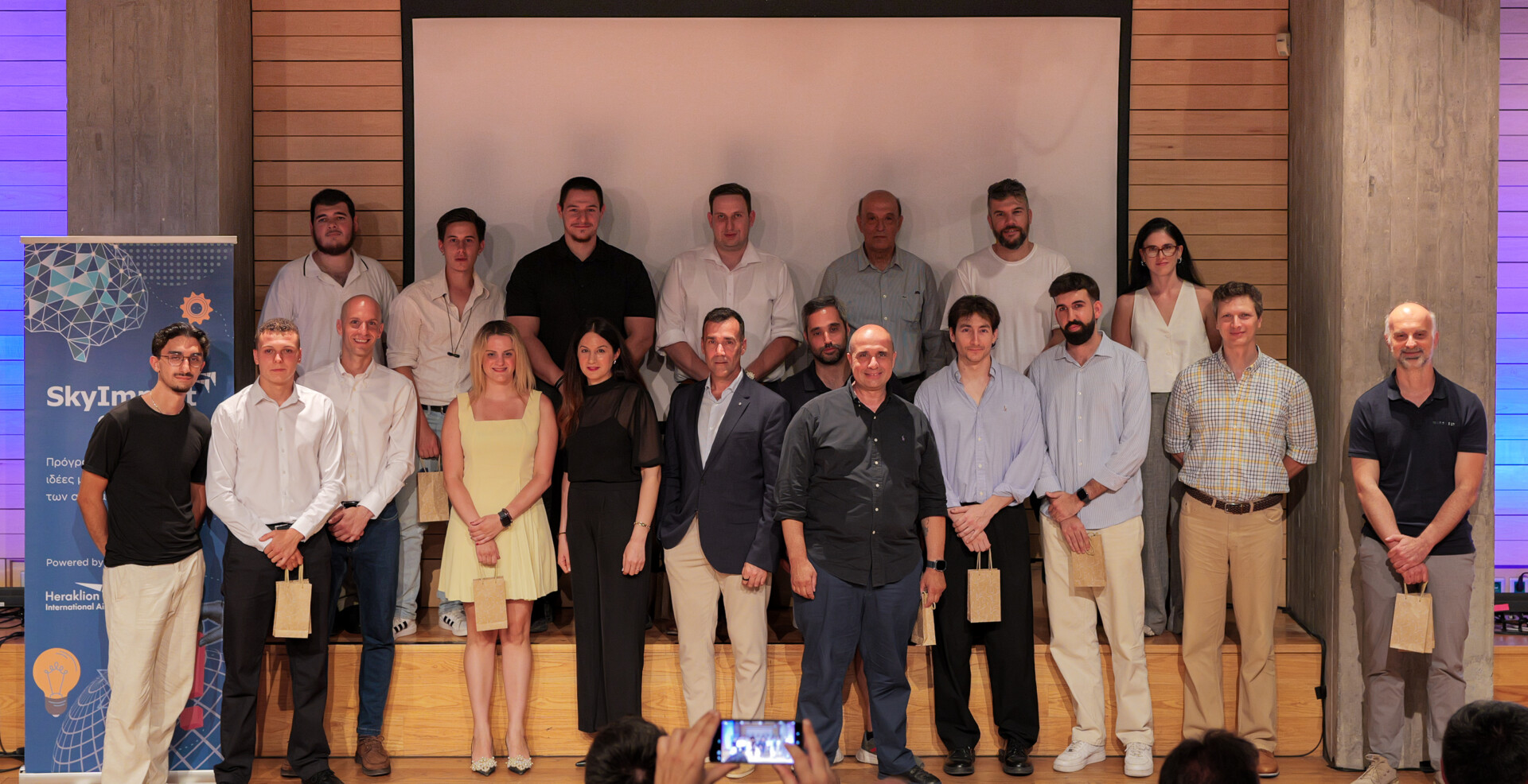 Οι εκπρόσωποι των 10 ομάδων © Skyimpact challenge
