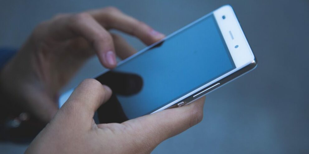 Smartphones: Ακριβότερα, λιγότερα και για περισσότερο χρόνο – Η μεγάλη ανατροπή