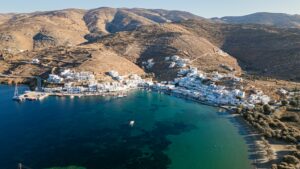 Νέο Χωροταξικό Τουρισμού: Ποιες επενδύσεις επηρεάζονται και ποιες “σώζονται” από τους νέους κανόνες