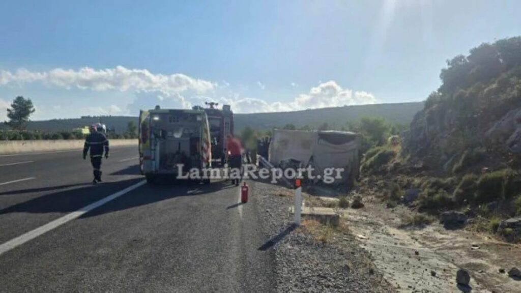 Τροχαίο δυστύχημα με έναν νεκρό: Διακοπή κυκλοφορίας στην Αθηνών-Λαμίας λόγω ανατροπής φορτηγών