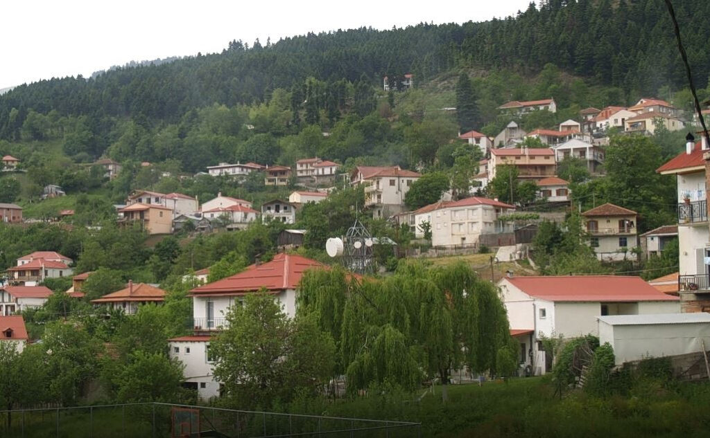 Ποιο είναι το ελληνικό χωριό που ανατρέπει τα πάντα για το δημογραφικό