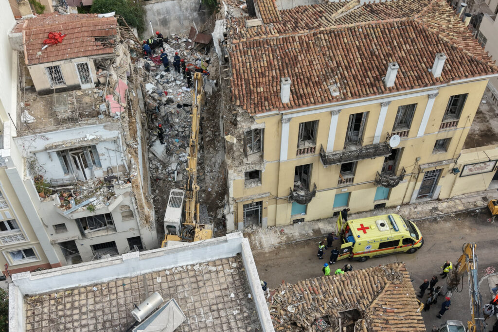 Τι έφταιξε για την τραγωδία με έξι νεκρούς στην Πλάκα: Έρευνες για τις συνδέσεις φυσικού αερίου