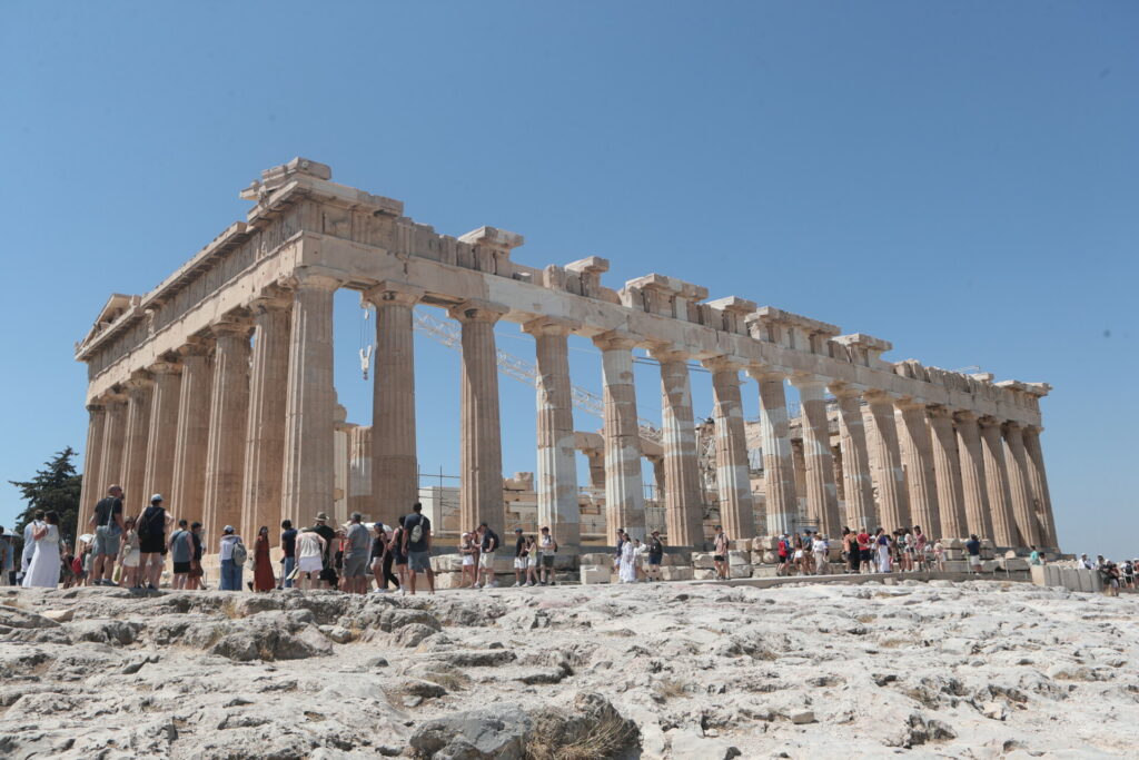 Ελλάδα, Ιταλία, Γαλλία: Οι προορισμοί που κερδίζουν από τη νέα “μόδα” των φθινοπωρινών διακοπών