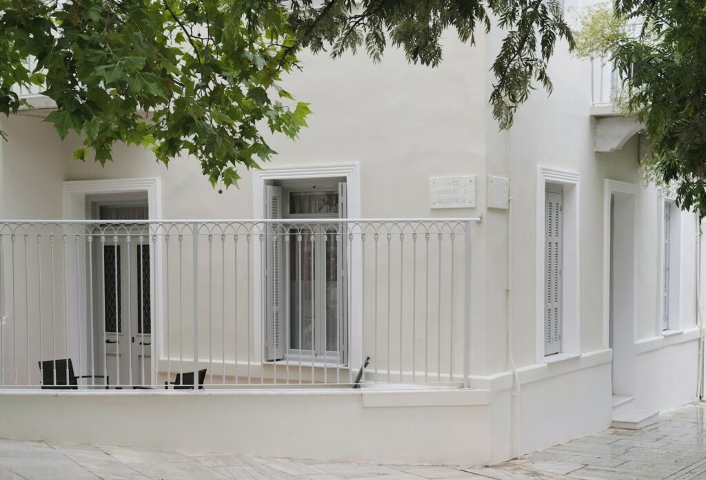 Airbnb: Οι ευρωπαϊκές κόκκινες γραμμές για τη λήψη μέτρων, τι σημαίνει για Αθήνα, Θεσσαλονίκη