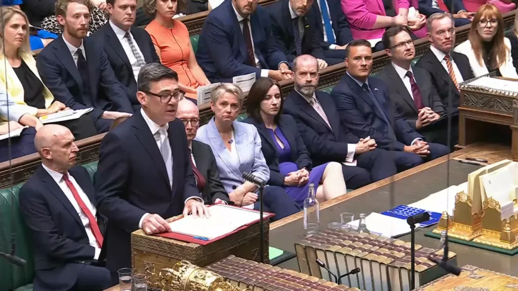 Μπέρναμ: Kέρδισε τις πρώτες εντυπώσεις στη Βουλή, αλλά δεν είχε απαντήσεις και λύσεις