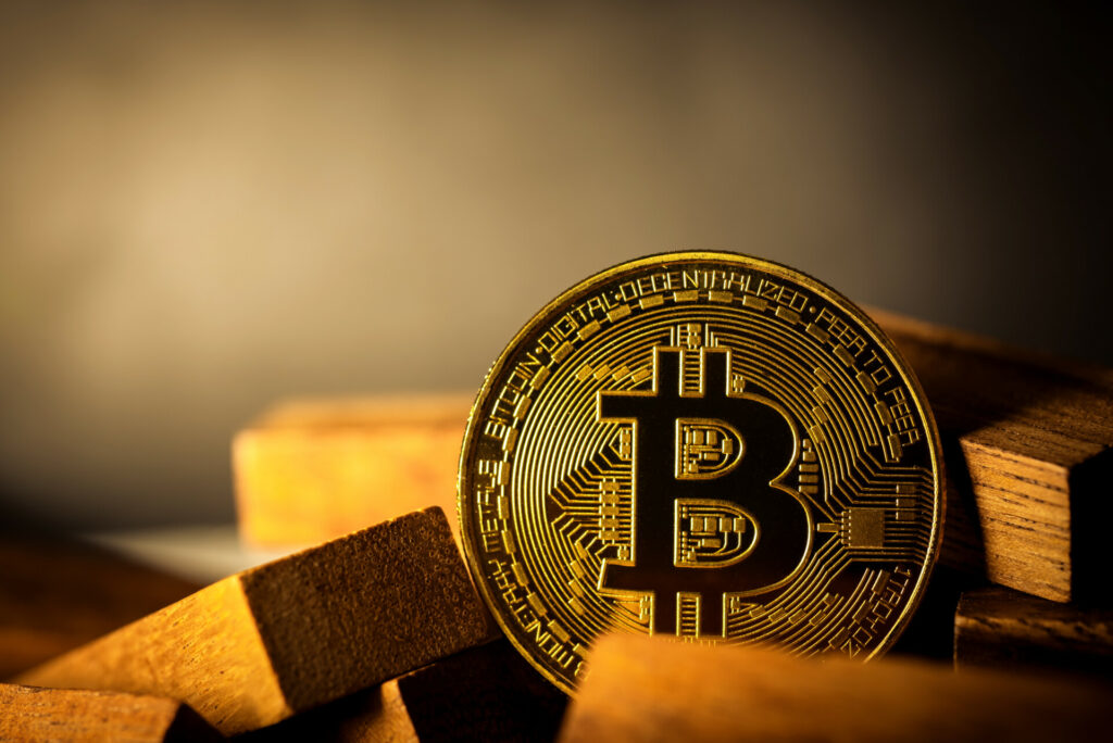 Bitcoin: Ράλι προς τα 87.000 δολάρια, στα 3 τρισ. η αγορά crypto