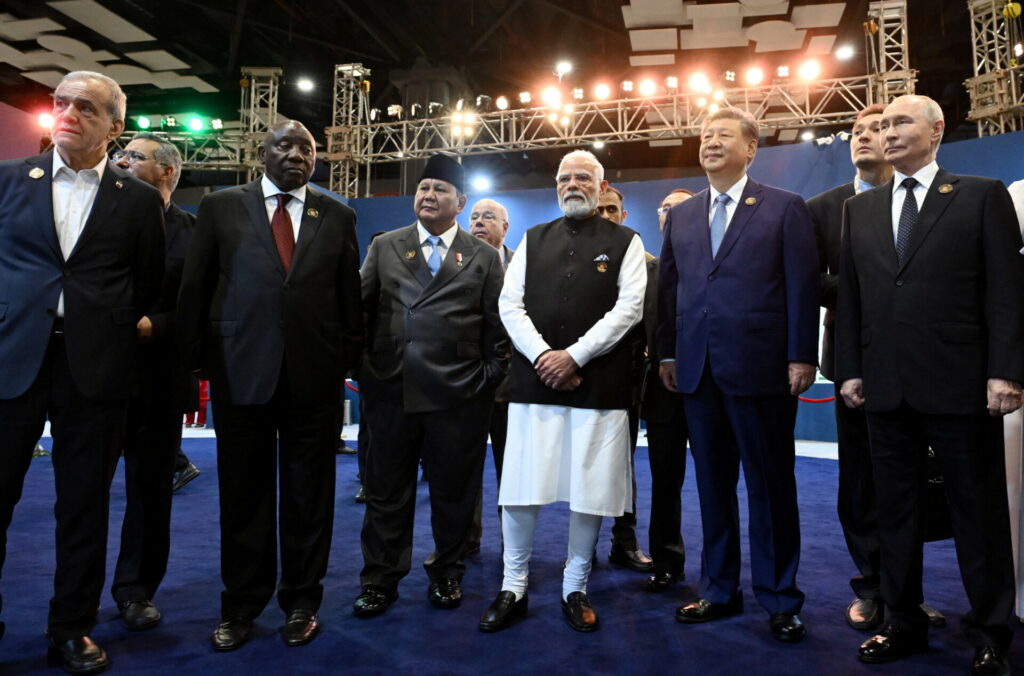 BRICS: Κοινό μέτωπο παρά τις διαφωνίες – Η συνάντηση Μόντι με Σι Τζινπίνγκ
