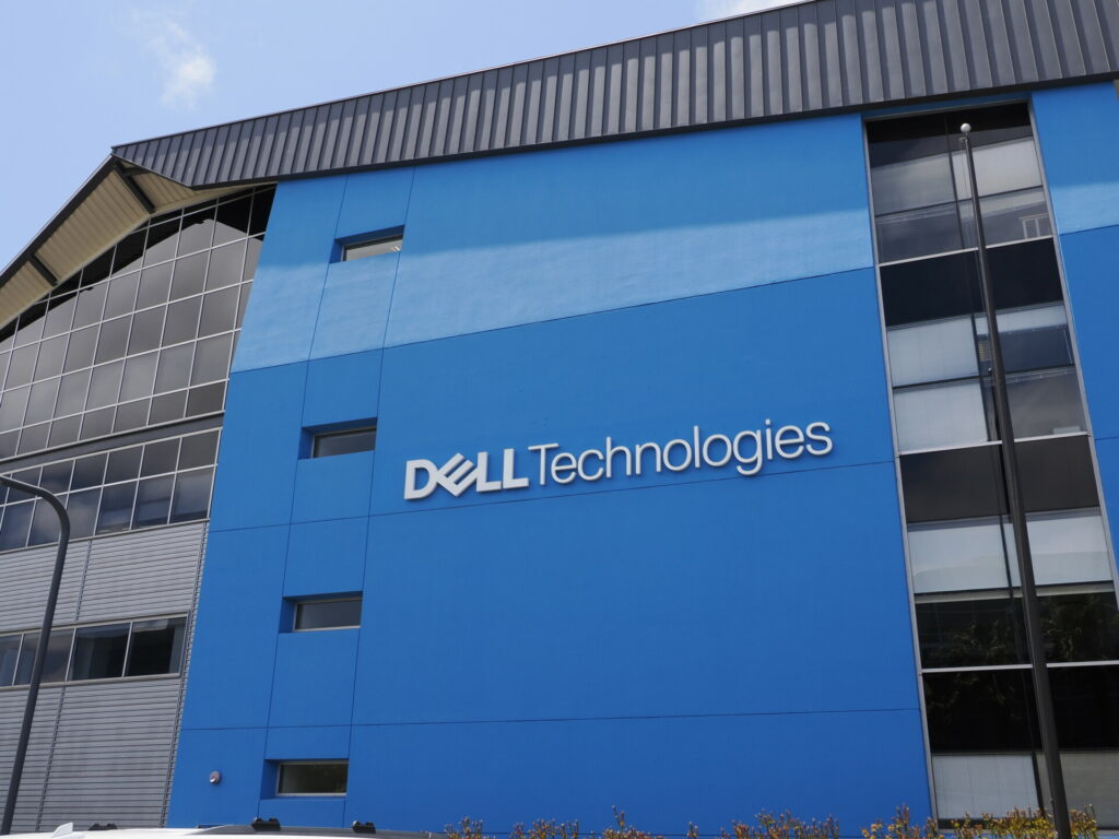 Dell: Αύξηση εσόδων 58% στα 46,97 δισ. δολάρια και καθαρά κέρδη 4,13 δισ.