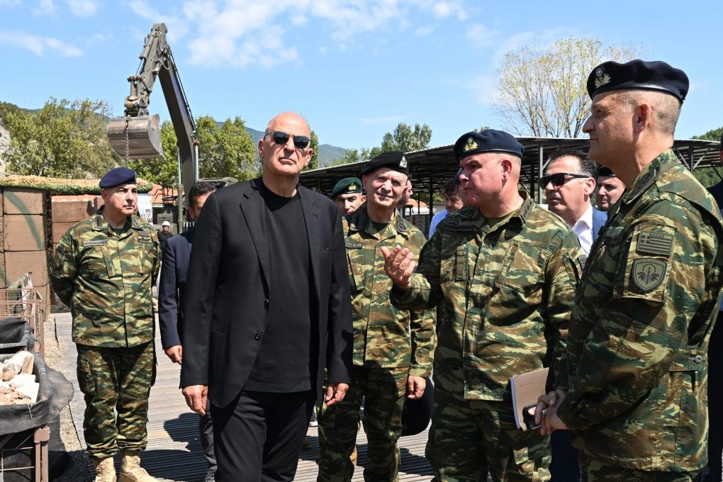 Δένδιας σε ΑΣΔΙΘ: Drones, οχυρώσεις και οικήματα αξιωματικών στο επίκεντρο