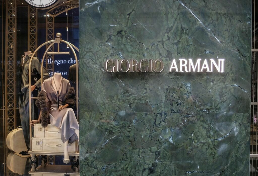 Armani: Η “χρυσή διαθήκη”, οι 3 μνηστήρες και το χάσμα δισεκατομμυρίων