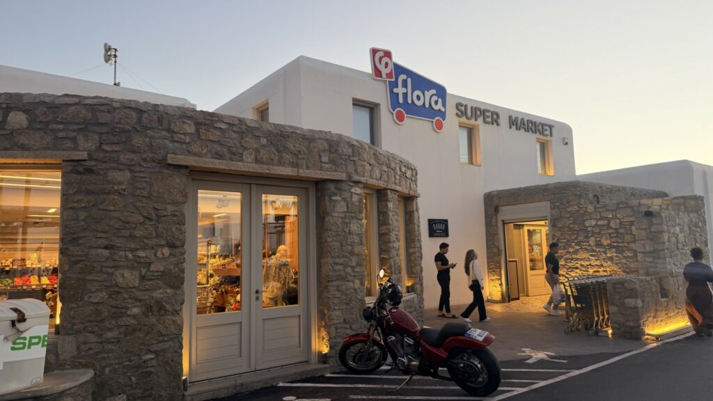 Flora: Τα boutique σούπερ μάρκετ της Μυκόνου που “σηκώνουν” 41 εκατ. ευρώ