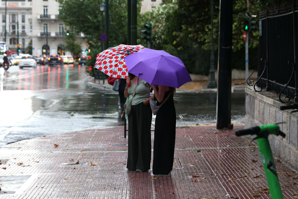 Καιρός: Πού θα έχουμε καταιγίδες τις επόμενες ώρες, πότε θα “ξαναβγάλει” ήλιο