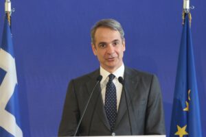 Το σενάριο του ανασχηματισμού, οι επαφές με τα αφεντικά των διυλιστηρίων, η κυριαρχία Μητσοτάκη, η πραγματική επιρροή Σαμαρά και ο παράγοντας Καραμανλής