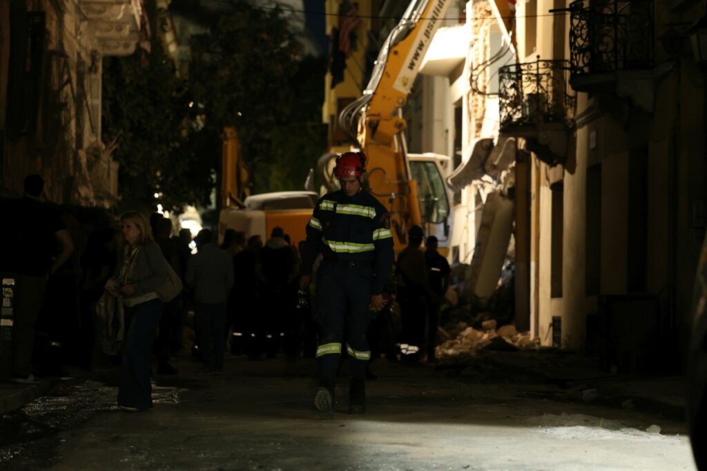 Πλάκα, κατάρρευση κτιρίου, ©INTIME NEWS / ΒΛΑΣΣΟΠΟΥΛΟΥ ΙΣΜΗΝΗ