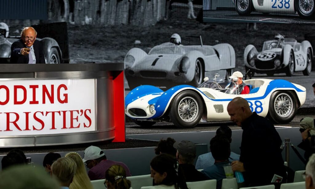 Μια Maserati Tipo 61 πωλήθηκε για 4,24 εκατ. δολάρια στο Pebble Beach