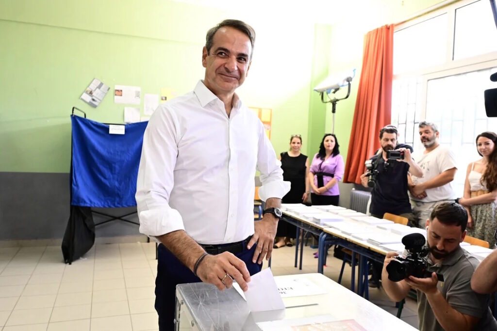 Οι εκλογές με… καθυστέρηση, η αισιοδοξία στο Μαξίμου από τις δημοσκοπήσεις, ο μεθοδικός Σκέρτσος, ο δύσκολος Δεκέμβριος και οι μεταγραφές του ΠΑΟΚ από το ΠΑΣΟΚ