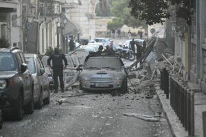 Πλάκα: Κατέρρευσε διώροφο κτίριο μετά από ισχυρή έκρηξη, ένας τραυματίας