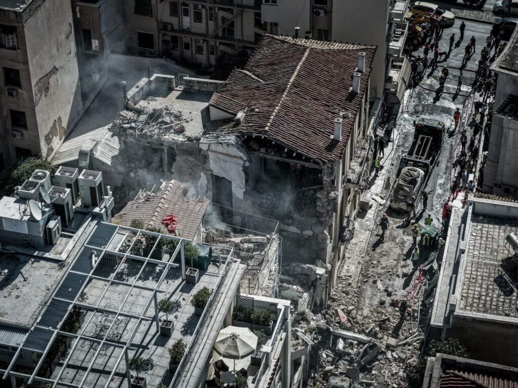 Έκρηξη στην Πλάκα: Aγνοούμενοι 4 Αμερικανοί τουρίστες και ζευγάρι ηλικιωμένων