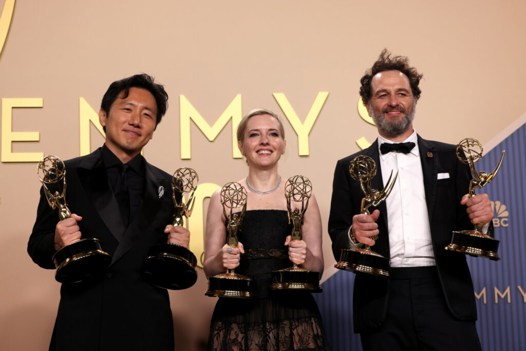 Η κωμωδία τρόμου που σάρωσε τα Emmy: Το Widow’s Bay του Apple TV έσπασε το ρεκόρ με 14 βραβεία