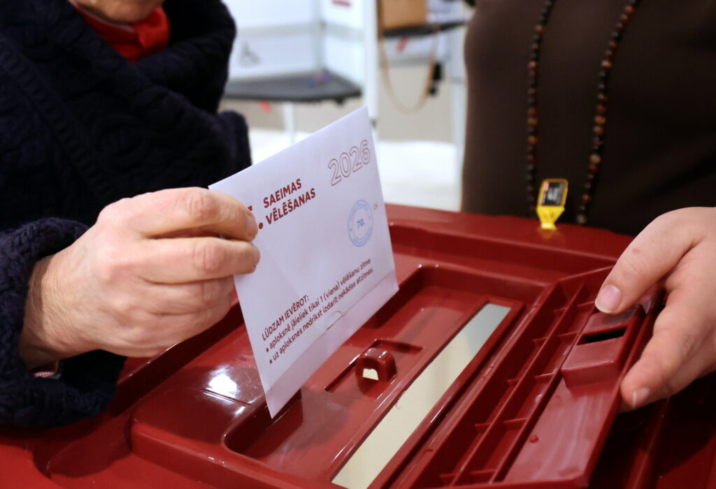 Εκλογές στη Λετονία: Νίκη με μεγάλη διαφορά για το κόμμα του φιλοευρωπαίου Κούλμπεργκς